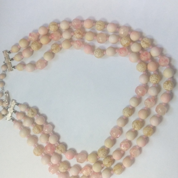 Vintage Triple Strand Japanese Plastic Pink Beads 19" - Picture 2 of 4